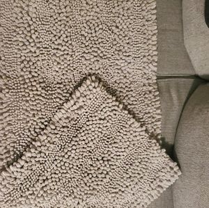 Grey velour throw rugs •24inx17in•29inx21